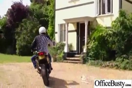 Señoras en bestido trasparente que cojan