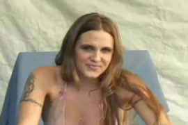 Nenas en licra sin bragas