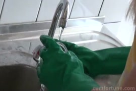 Negros dotados pajeandose para descargar