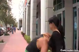 Forzada a follar frente a su esposo
