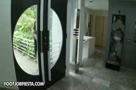 Mujeres cagando en la cara del hombre
