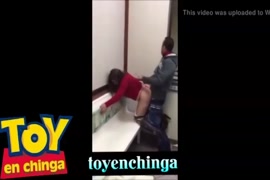 Me corro en el coño del coño de mi sobrina