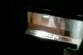 Chicos desnudos en pelis porno de colegiales y hombres calientes enseñando pollas.